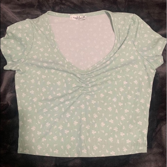 Cute tops - Picture 5 of 6